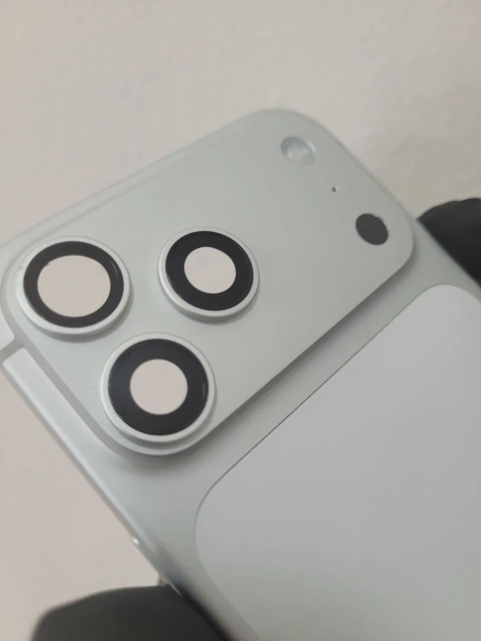 Carcaça iPhone 17 Pro Max Original Usada E-SIM Sem Chip<br>Código SKU: - Foto 3