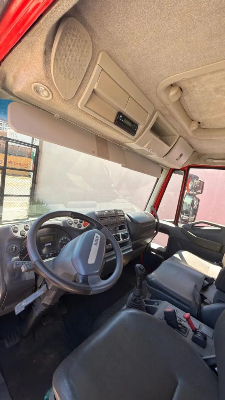 Cabine completa Iveco Tector com chassis, eixo, bancos, interna - Foto 3