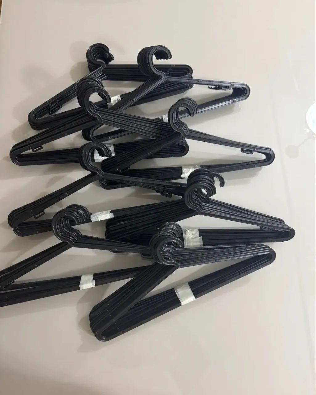 80 cabides pretos  - Foto 2
