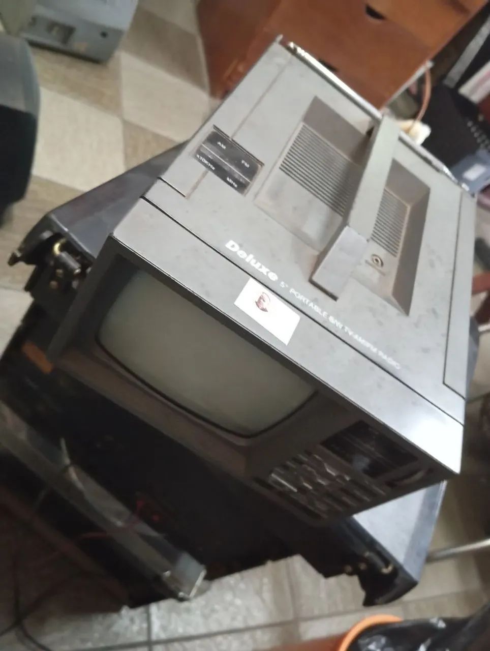 Televisão antiga retro aos 70/80  05 polegadas só para decoração. - Foto 5