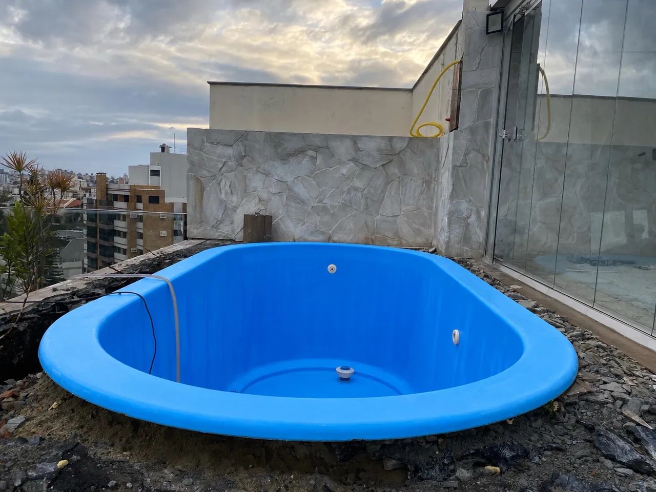 Vendo Piscina 4x2 com 1,30 - Foto 2