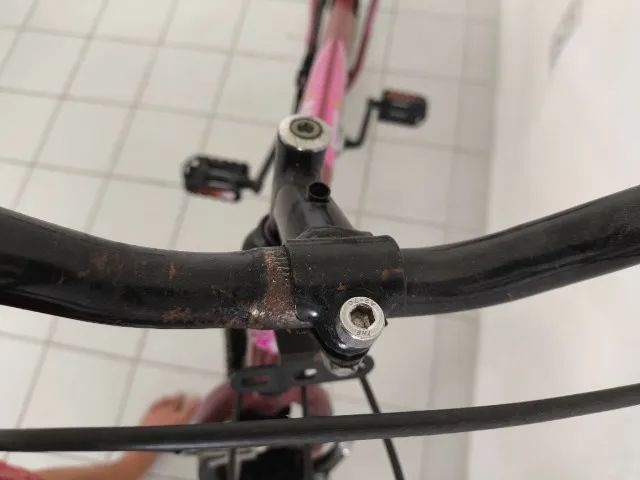 Bicicleta Aro 26 vermelha 18 marchas - Foto 3