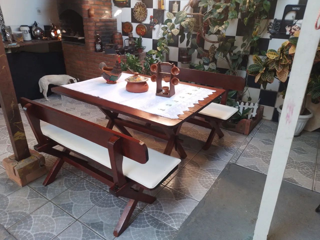 Mesa e bancos para área externa churrasqueira 