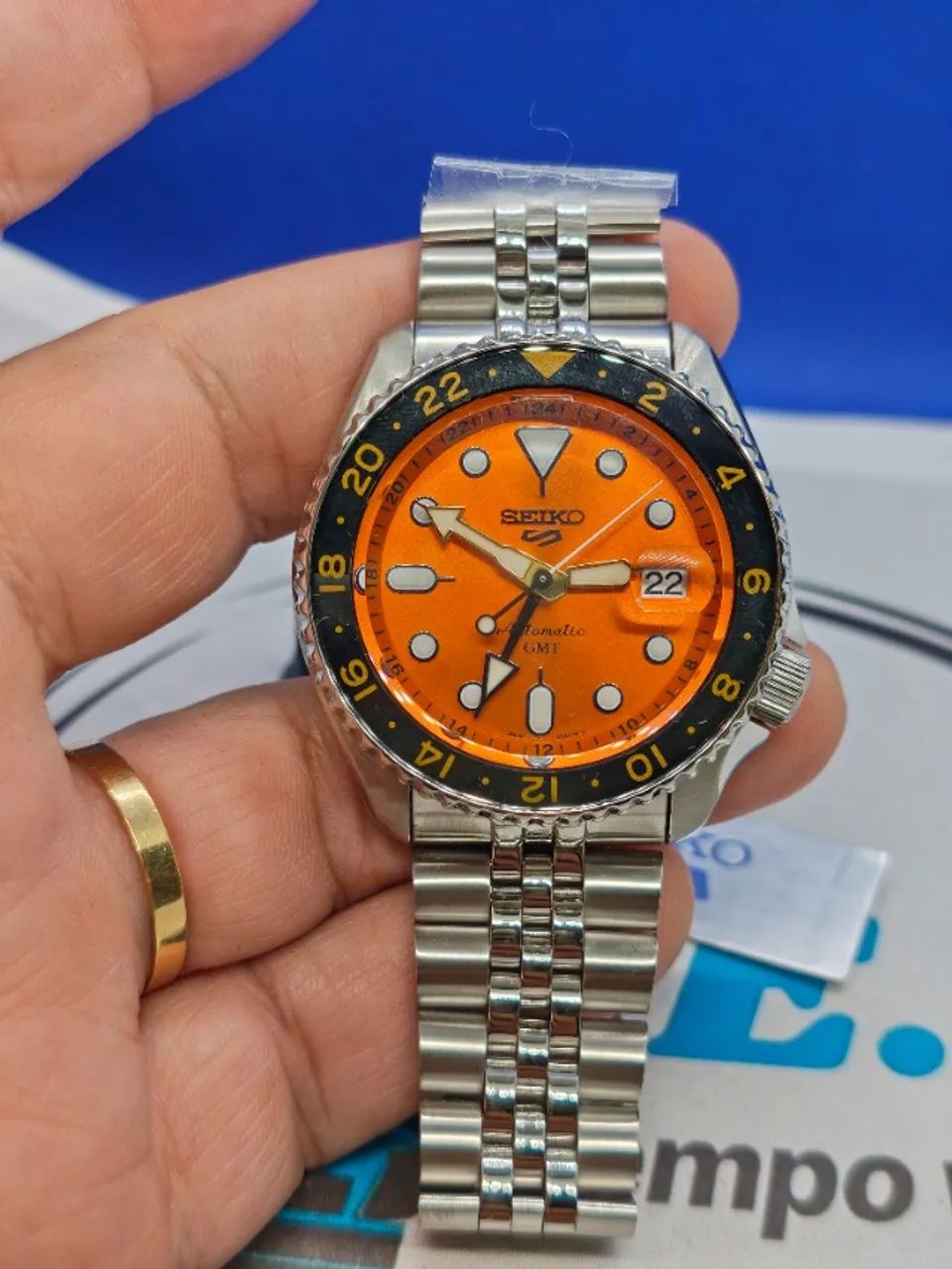 RELOGIO SEIKO 5 GMT LARANJA 