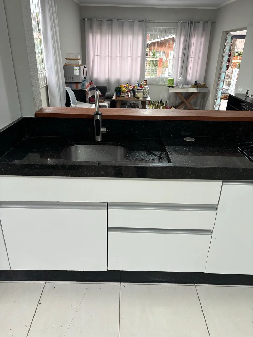 Balcão de Cozinha em granito, armário e cooktop