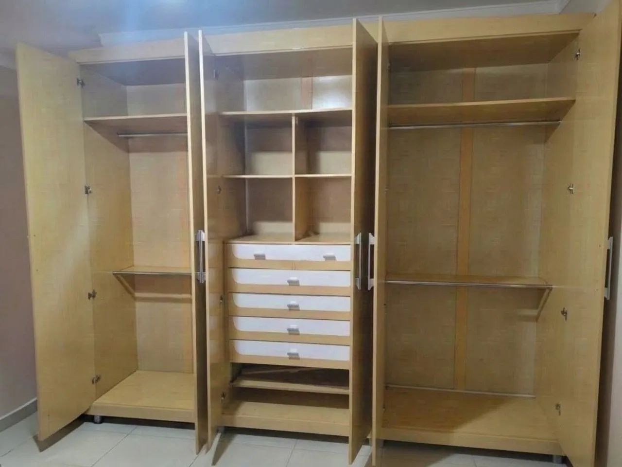 Guarda roupa de casal 6 portas - Foto 2