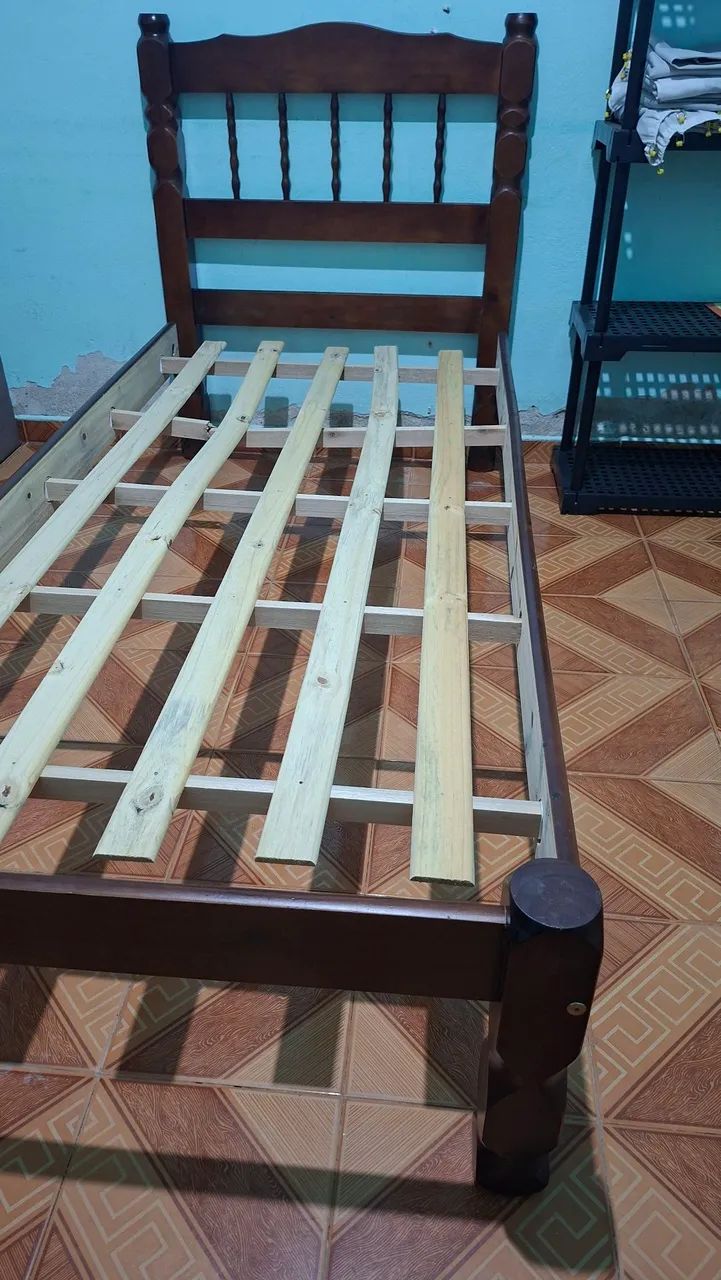 Cama solteiro madeira maciça 