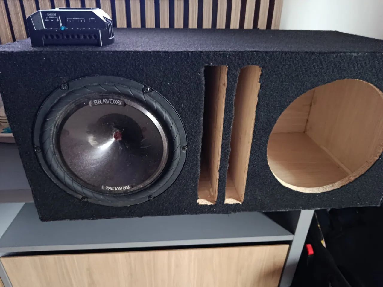 AUTO FALANTE 10 polegadas, subwoofer Bravox e um módulo.