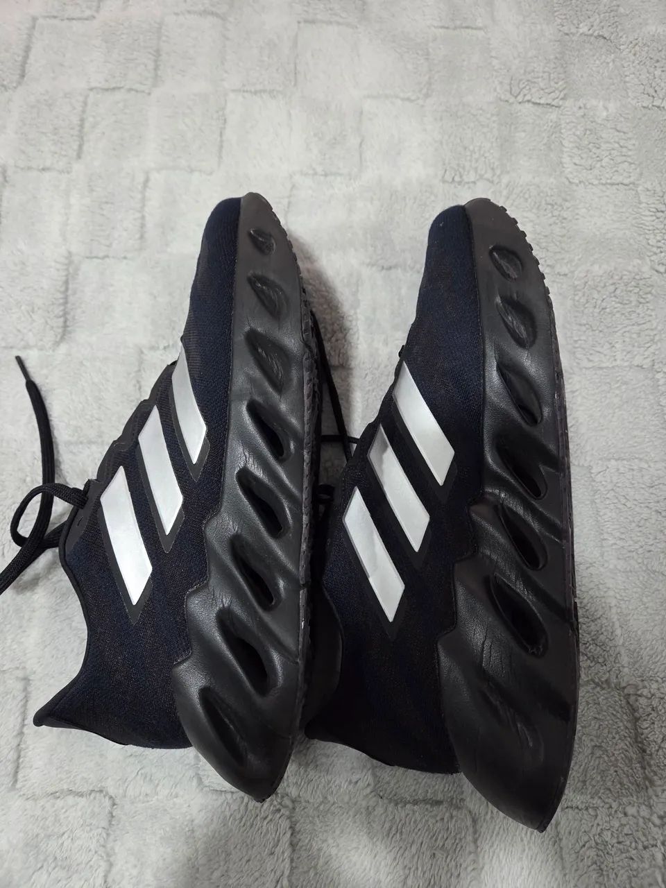 Tenis adidas 43 - Foto 2