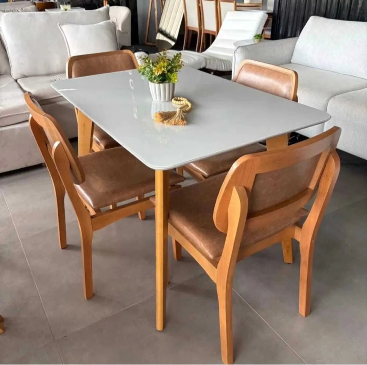 Mesa de Jantar Perna de Aranha 120x80cm com 4 Cadeiras 