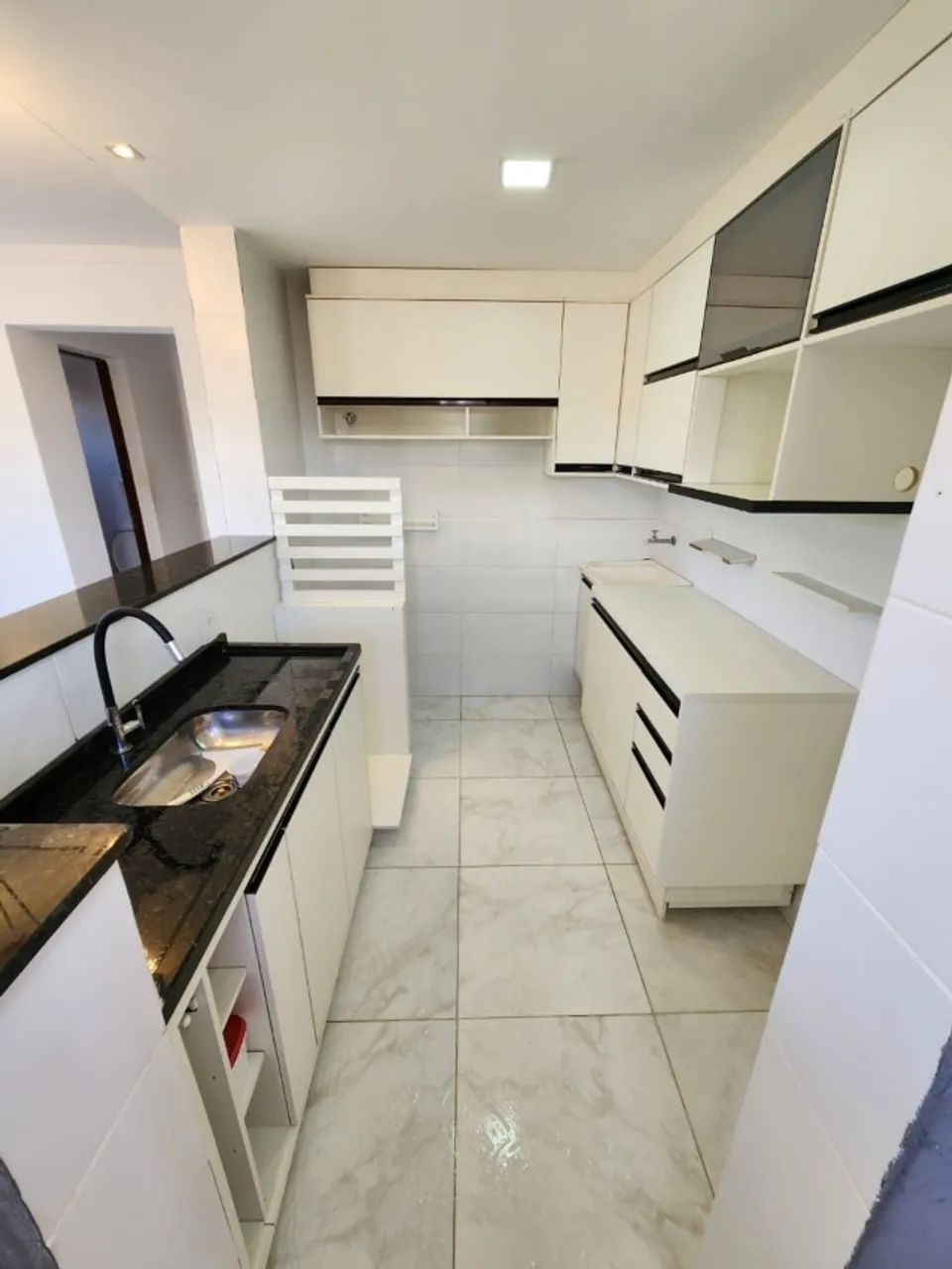 Altiplano - Alugo apartamento com 2 quartos sendo 01 suíte, prédio com piscina. - Foto 2