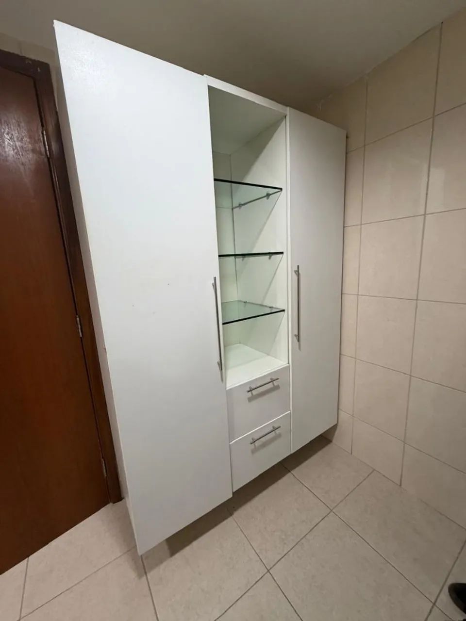 Móvel de quarto/banheiro