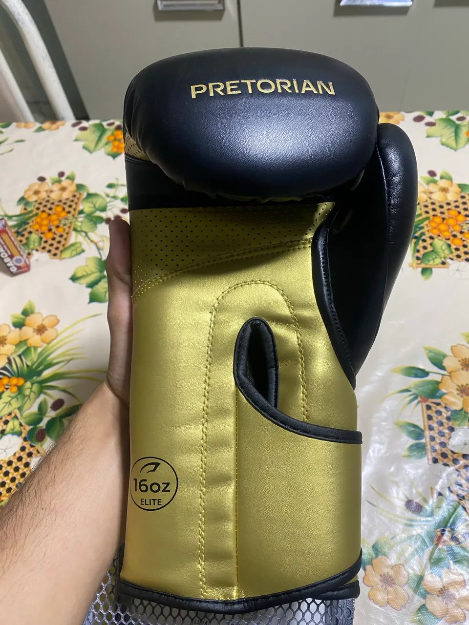 Luva Pretorian 16 OZ + Bandagem - Foto 3