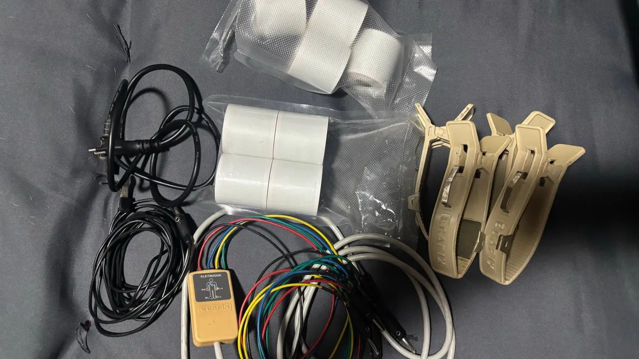 Eletrocardiógrafo ECAFIX ECG 6 funcionando, com acessórios e manual - Foto 4