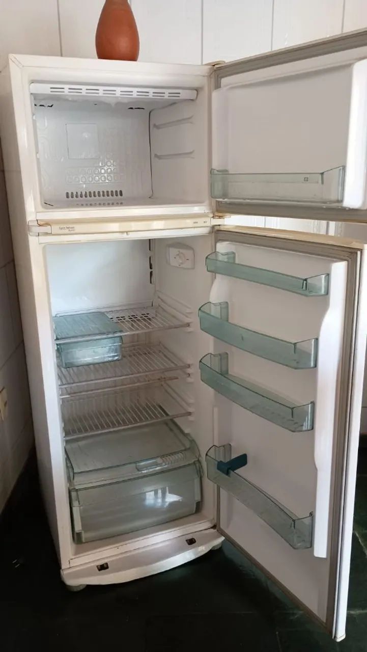 Geladeira Brastemp Duplex  360 litros + uma cômoda - Foto 3