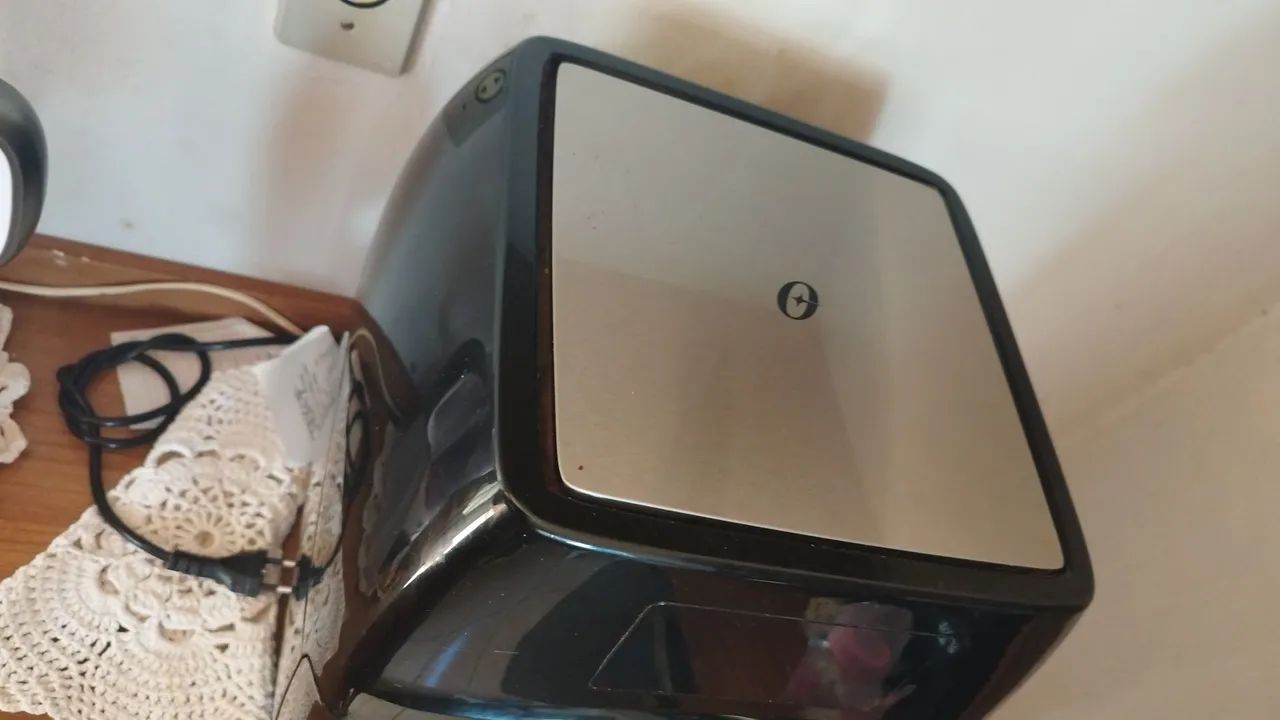Vendo Air fryer 12 Litros Oster - Foto 3