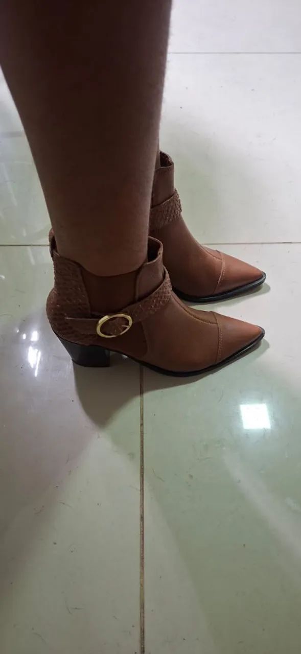 Botas usadas e bem conservadas número 35 - Foto 2
