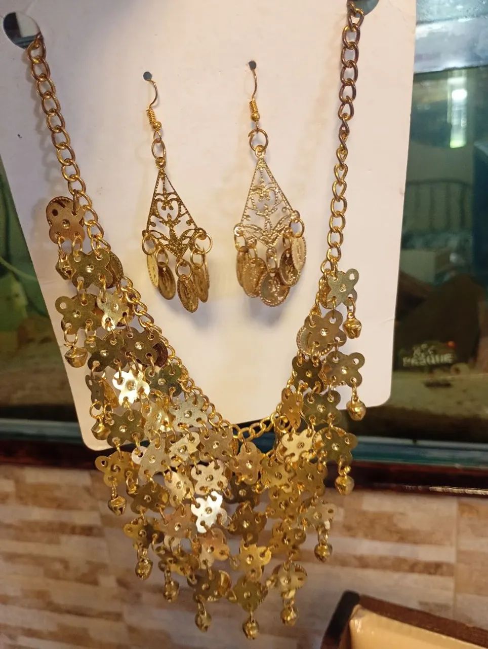 Conjunto dourado  de colar e brinco indiano ( NOVO) - Foto 3