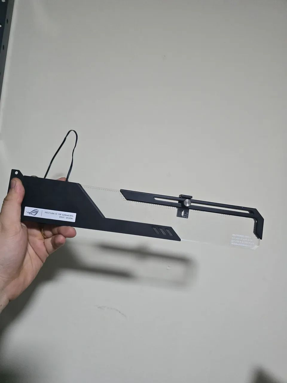 Suporte para placa de vídeo ROG WINGWALL HOLDER ARGB - Foto 3