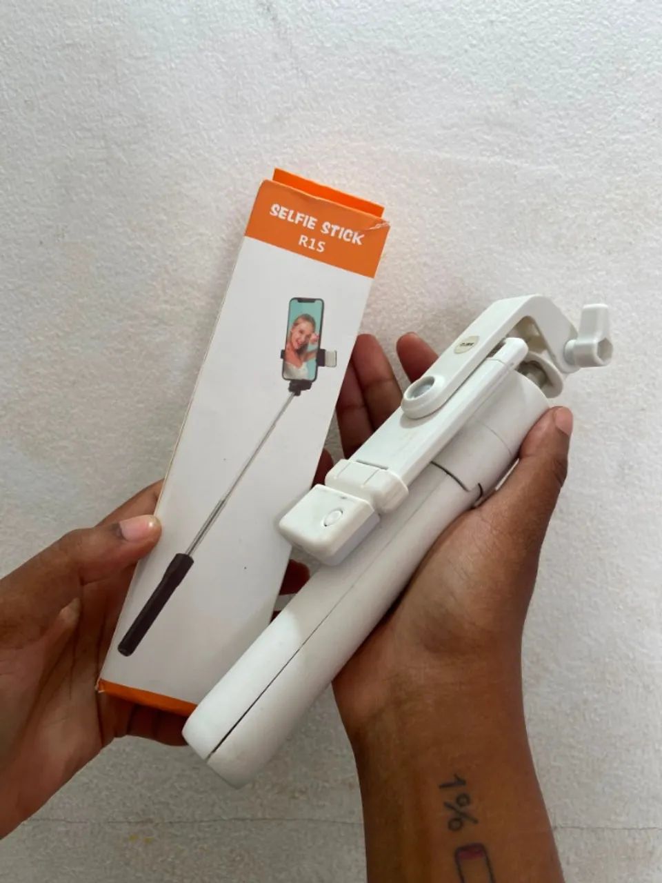 Bastão de Selfie Tripé e Controle Bluetooth