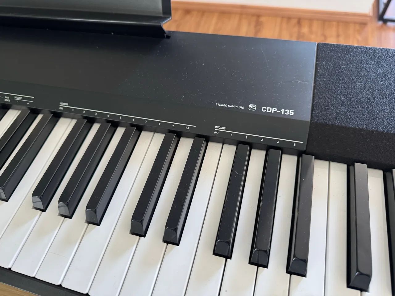 Piano Digital Casio CDP-135 88 teclas - Foto 3