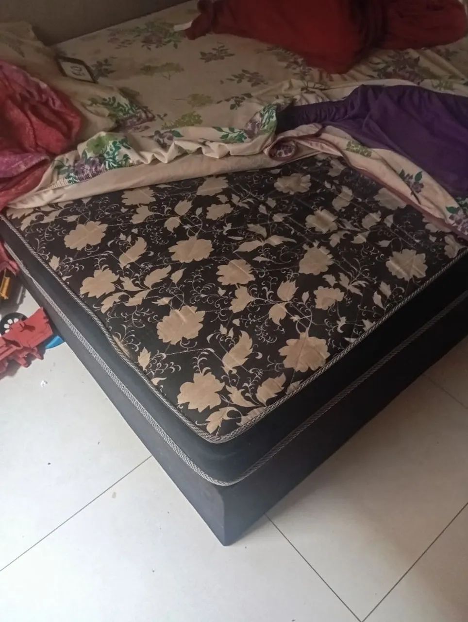 Cama semi nova