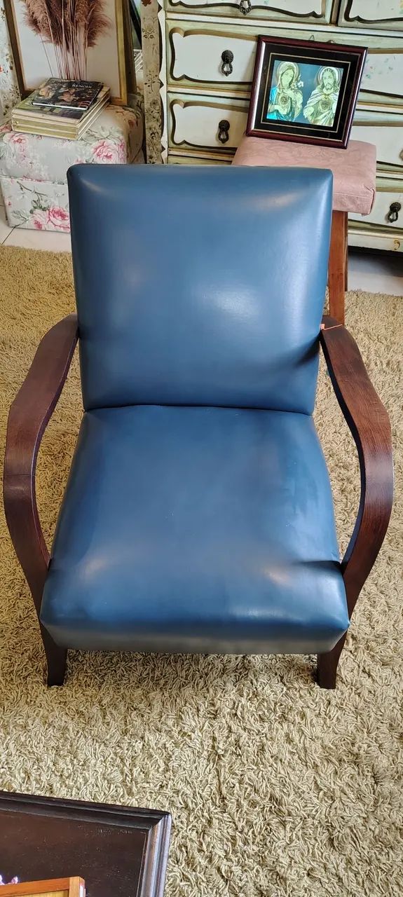 Poltrona vintage de imbuía azul petróleo 