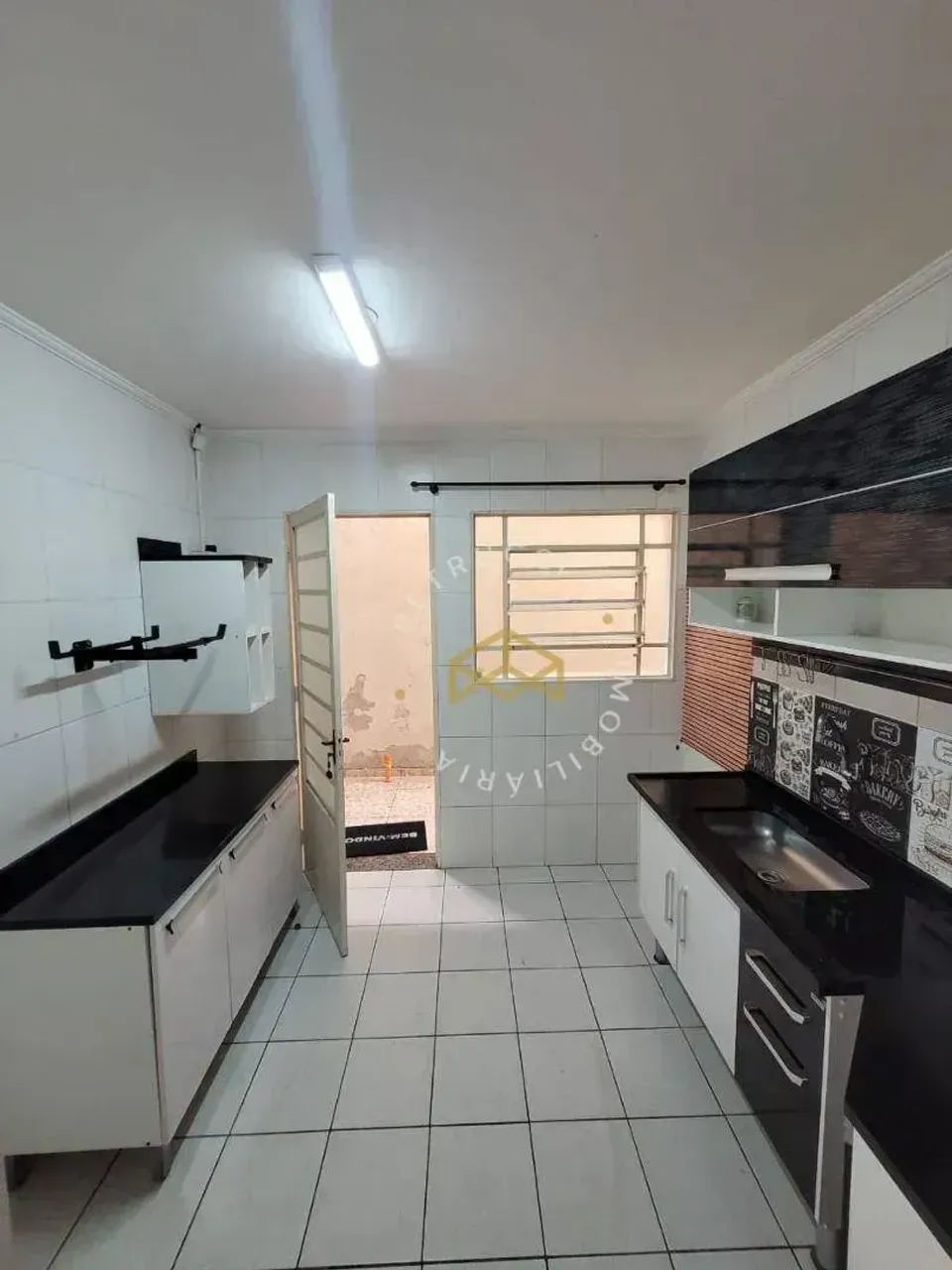 CASA COM ÓTIMO APROVEITAMENTO DE ESPAÇO, IDEAL PARA QUEM BUSCA CONFORTO E PRATICIDADE. - Foto 3
