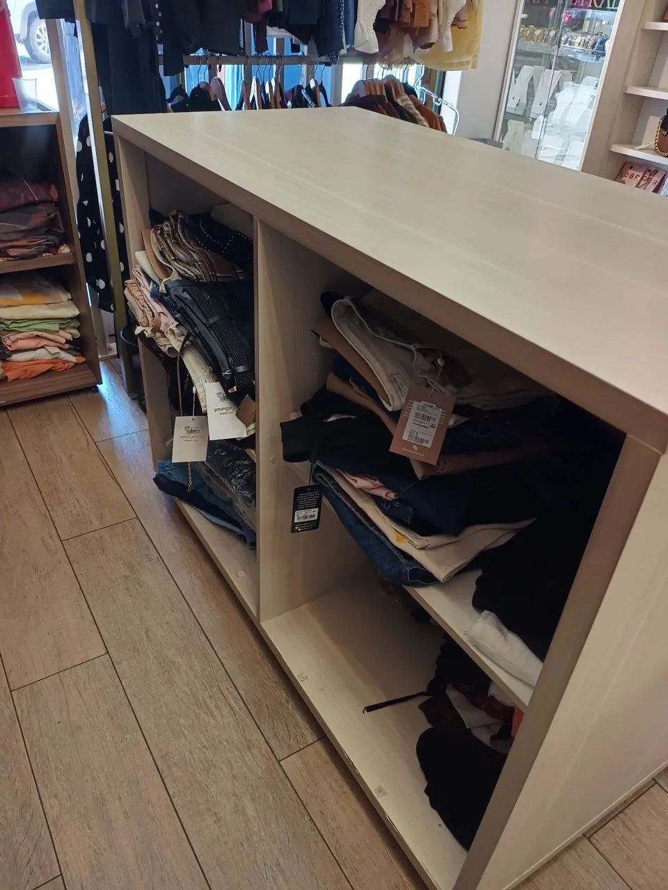 Aparador para loja de roupas - Foto 2