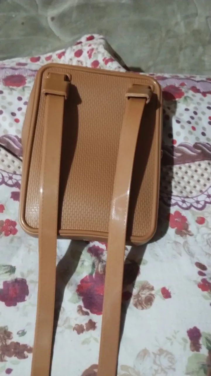 Vendo uma bolsa da petite jolie - Foto 2