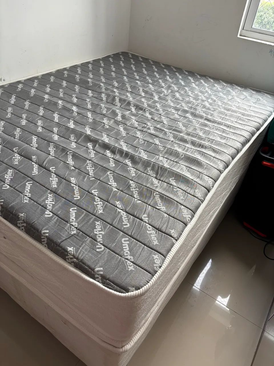 Cama casal semi nova!!! 