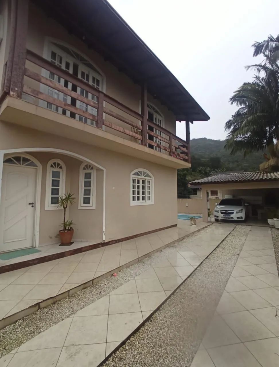 Alugo casa mobiliada com piscina direto com proprietário 