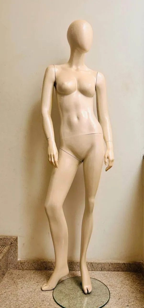 Vendo 4 manequins em bom estado - Foto 2