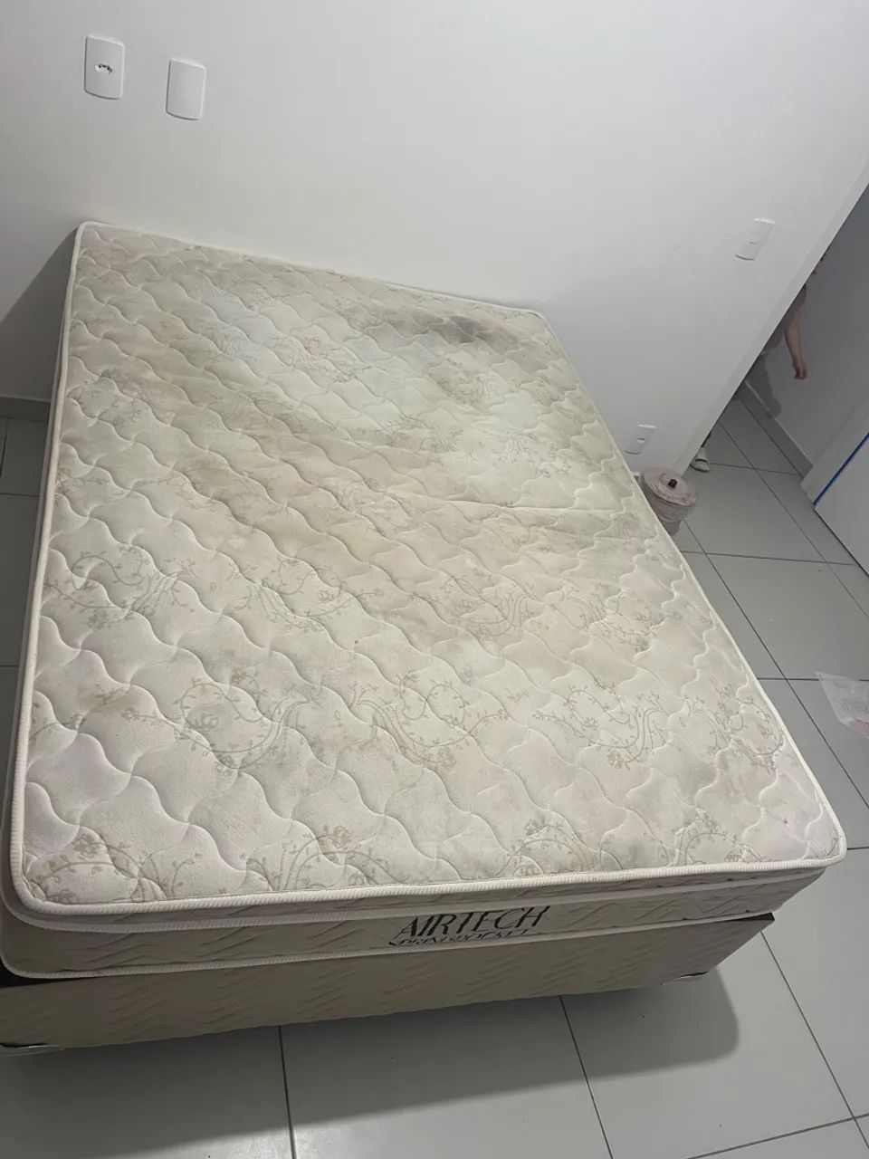 VENDENDO RÁPIDO URGENTE: Cama Box Casal Ortobom Airtech (Molas Ensacadas)! - Foto 4