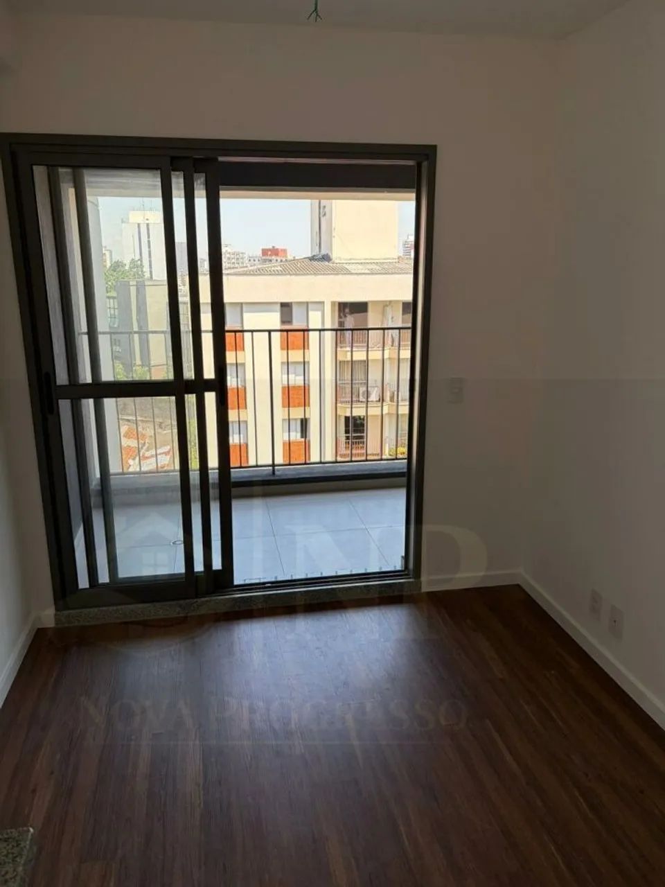 APARTAMENTO ENSOLARADO, COM SACADA, VISTA, VENTILAÇÃO E MUITO SOL - Foto 3