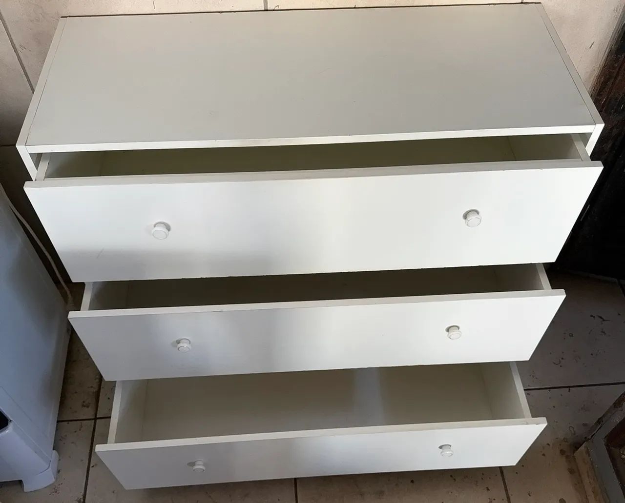 Cômoda com 3 gavetão de mdf usada barata conservada  - Foto 2