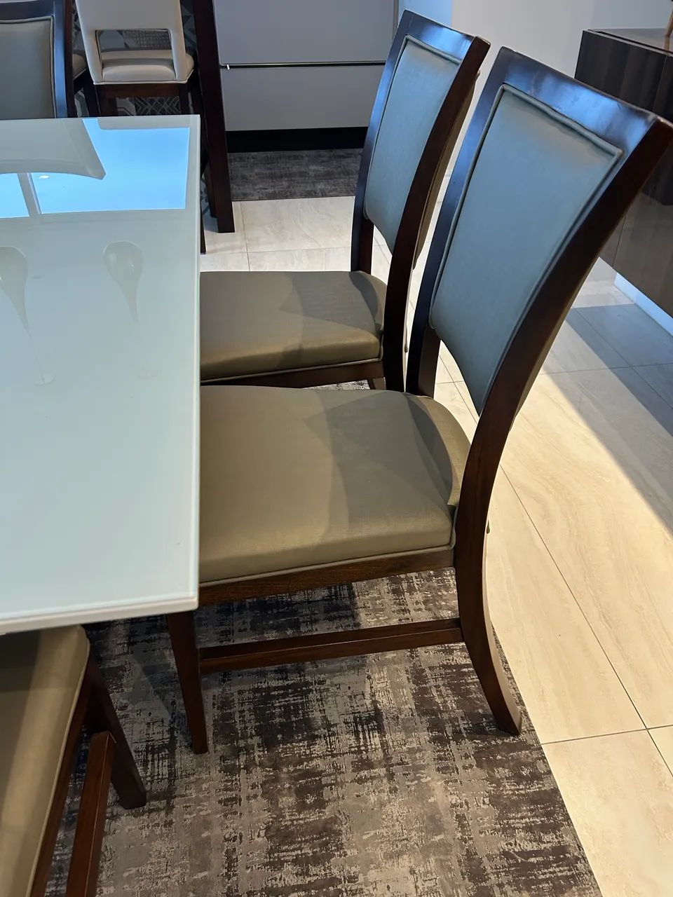 8 cadeiras madeira maciça  - Foto 2