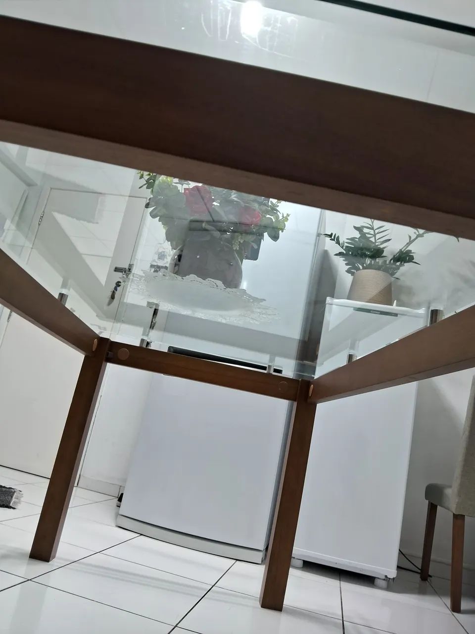 Vendo mesa com tampo de vidro - Foto 4