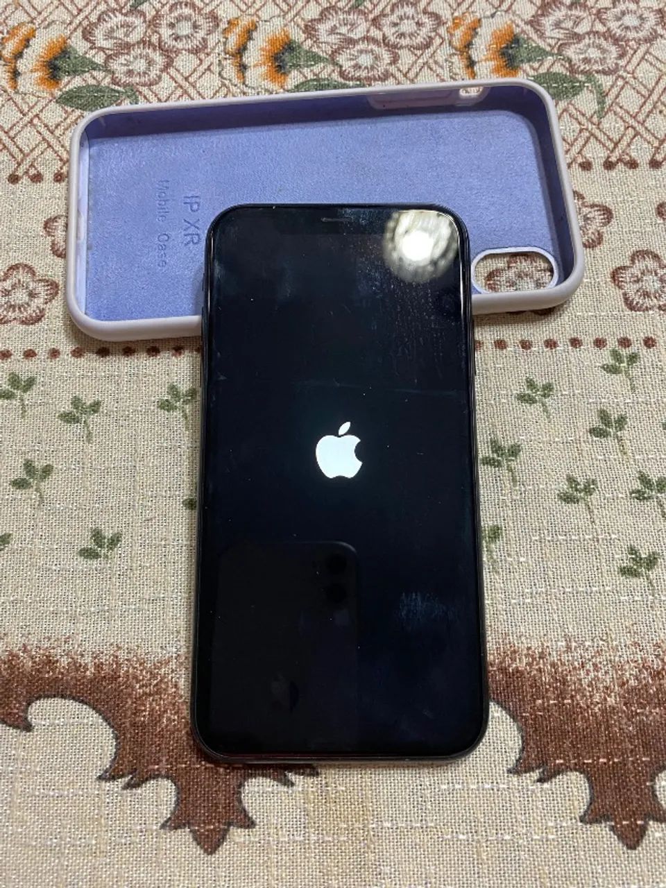 Vendo IPhone XR em ótimo estado. Seminovo 