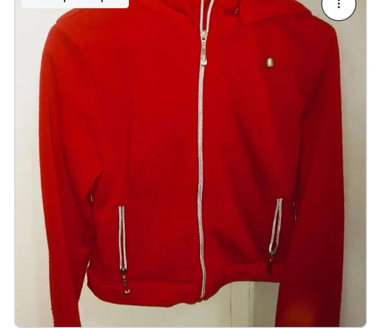 Jaqueta vermelha com capuz blusa