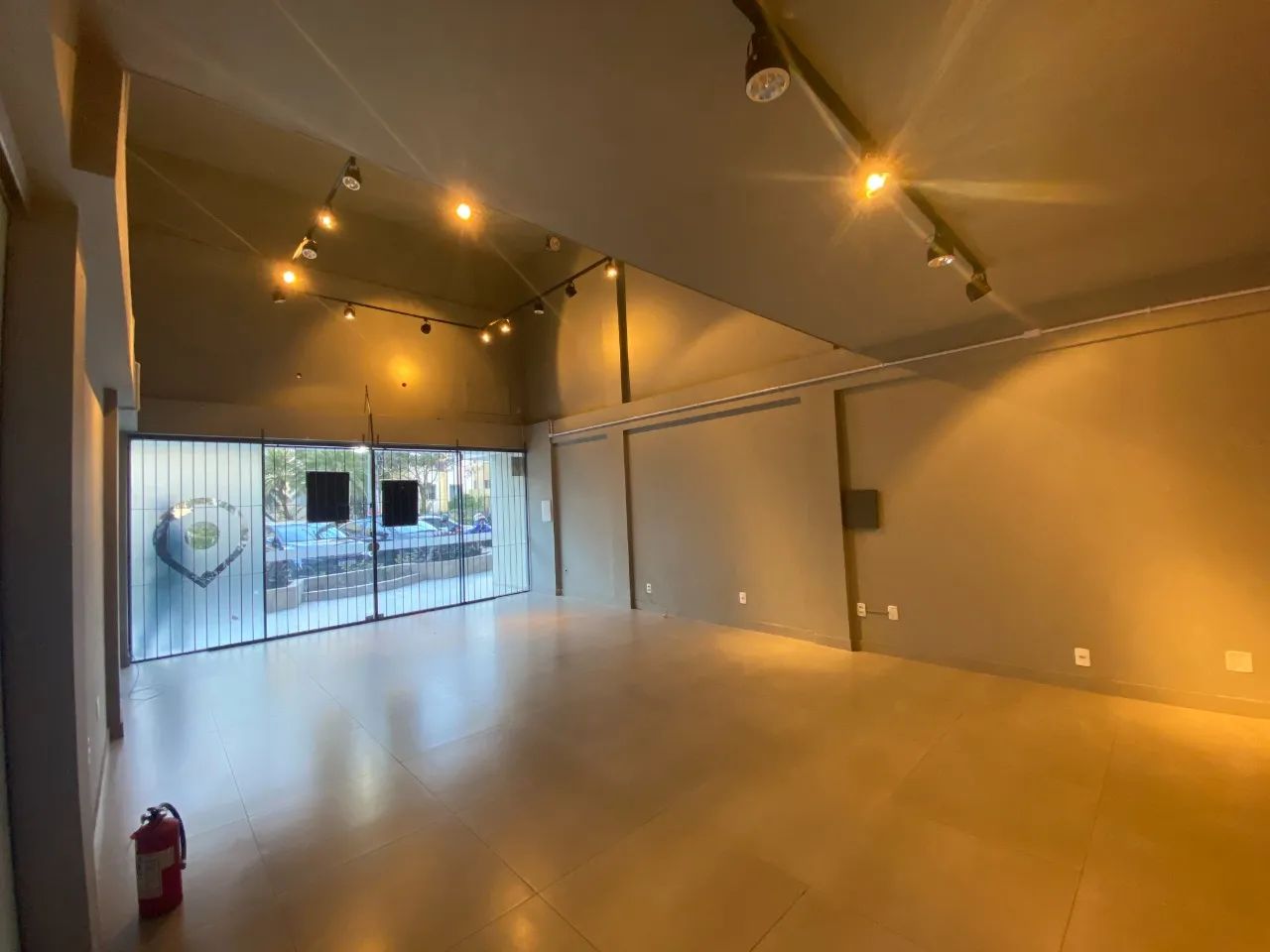 Ótima Loja Com 99m² De Área Privativa No Bairro Trindade! - Foto 2