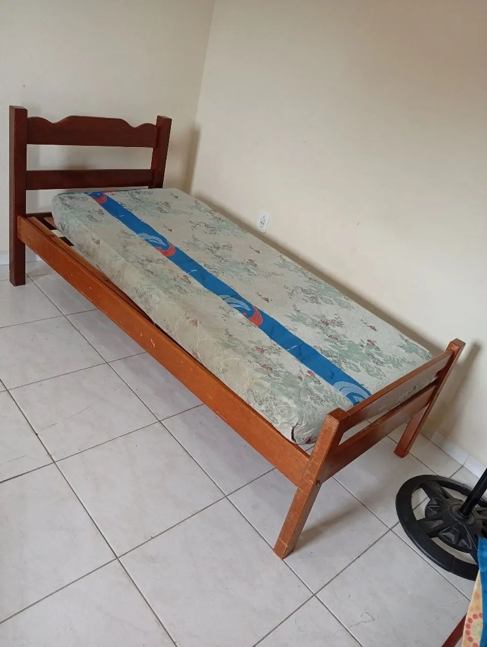 Cama de solteiro madeira maciça com o colchão  - Foto 3