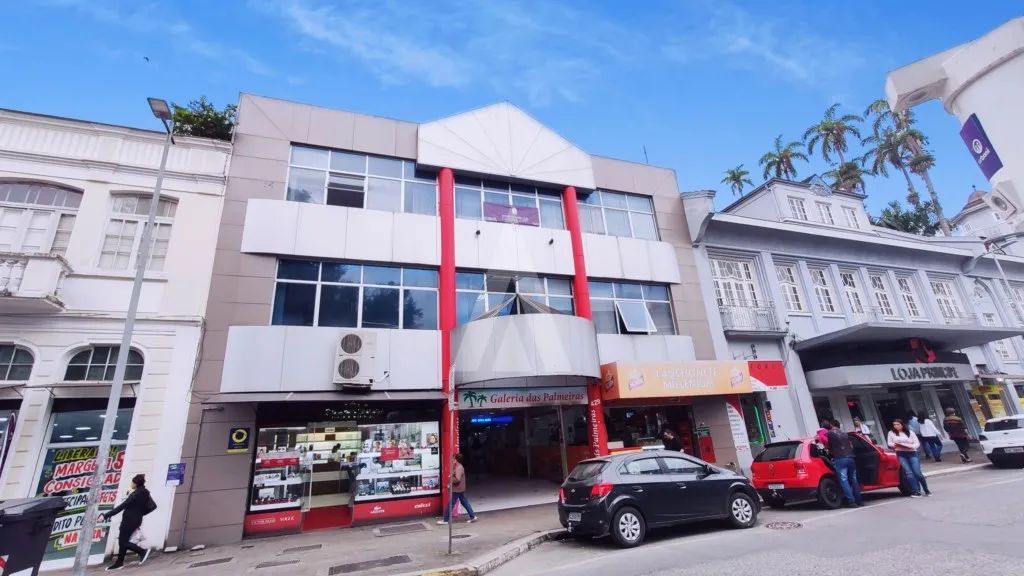 Sala comercial localizada no Centro de Joinville no segundo piso