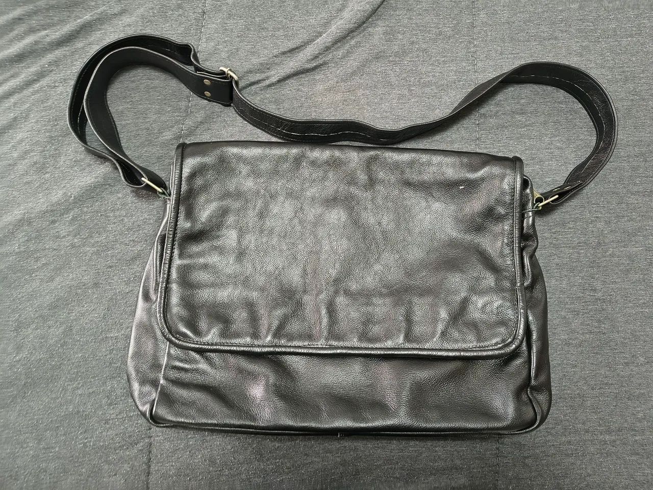 Bolsa Carteiro de Couro Artesanal