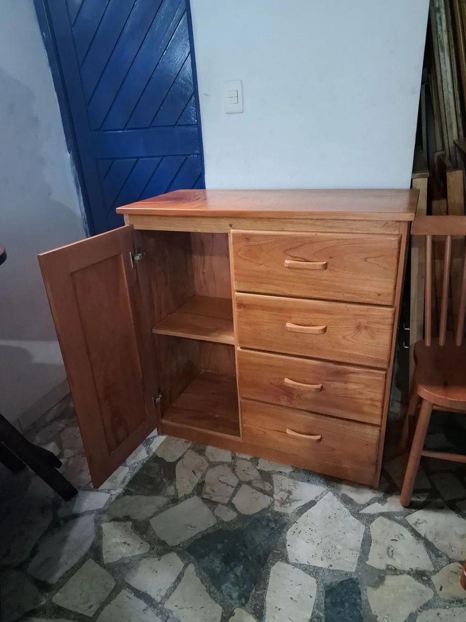 Cômoda de madeira maciça - Foto 2