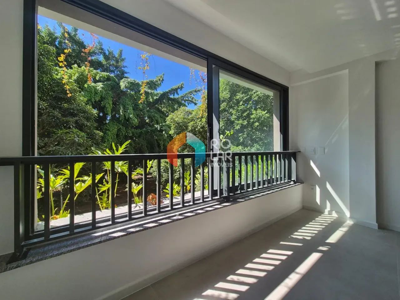 Studio à Venda na Glória, Retrofit de Icônico Edifício, Rio de Janeiro, RJ.