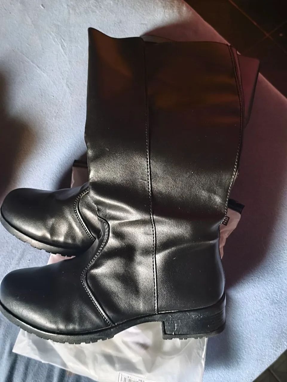 Vende-se bota cano longo 