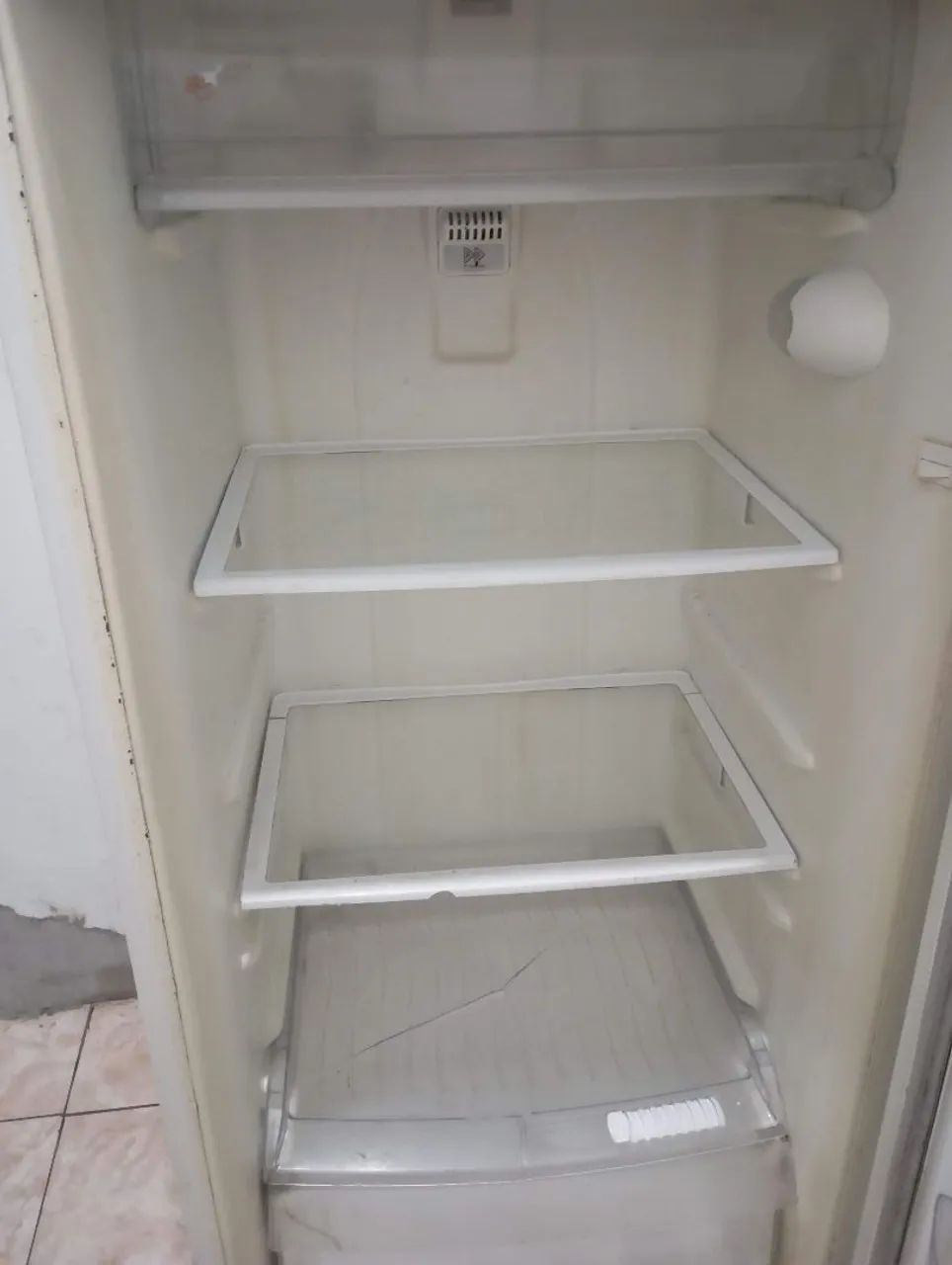Vendo geladeira Brastemp funcionando perfeitamente  - Foto 5