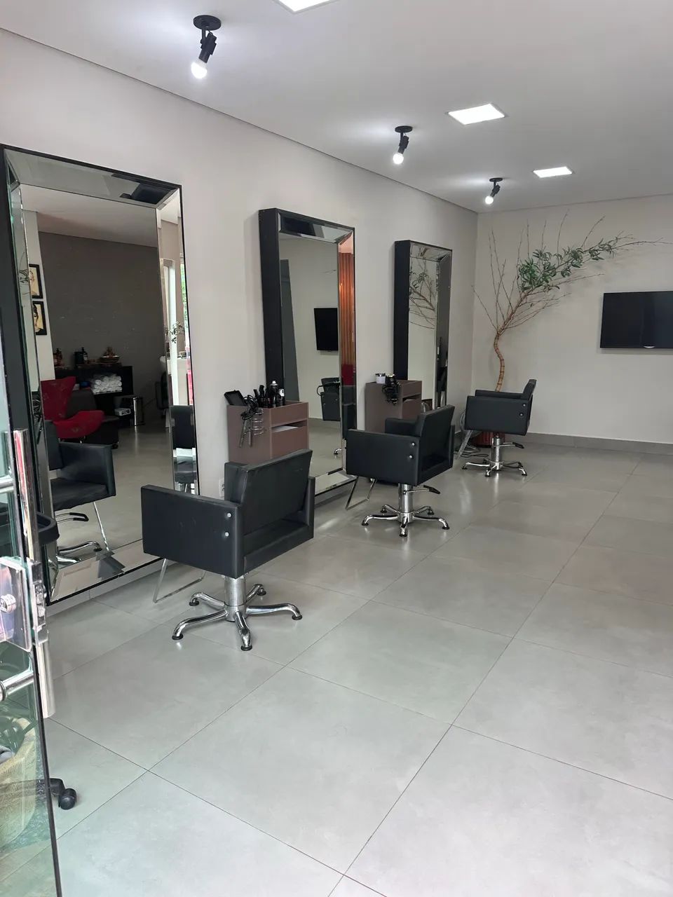 Aluguel de cadeiras em salão de beleza