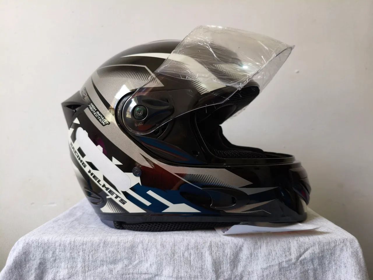 Capacete Mixs Novo, Tamanho 58 a vista 